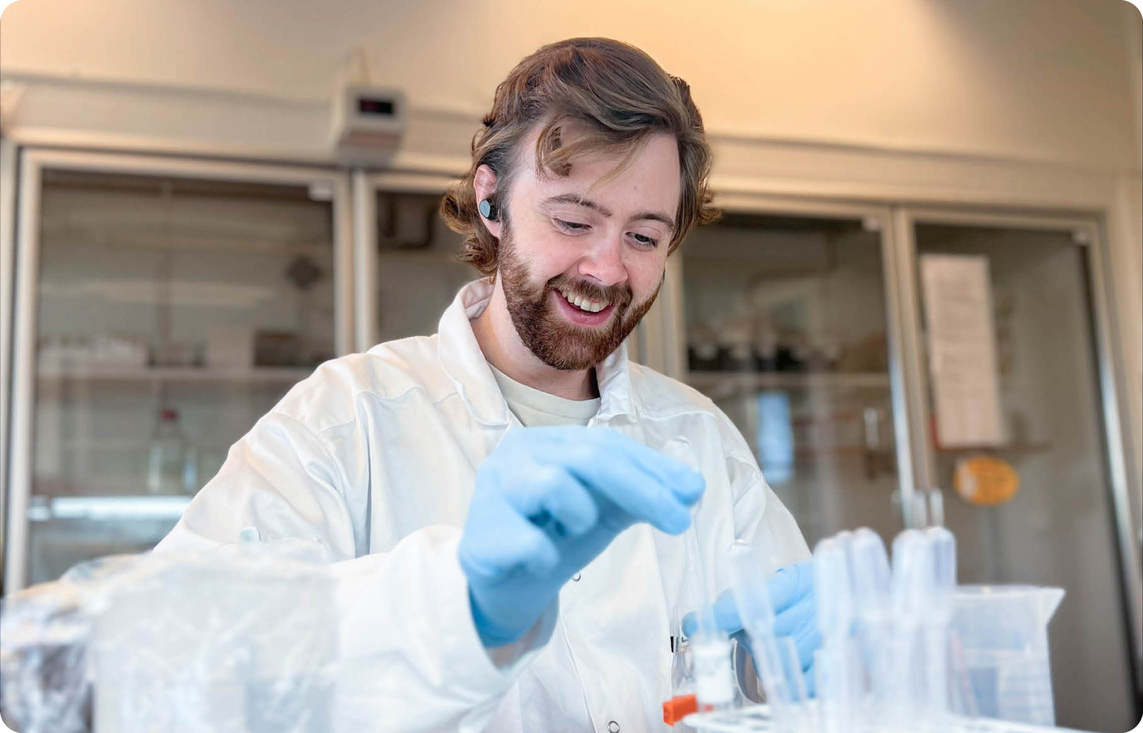 Person pipetting at Agrisera